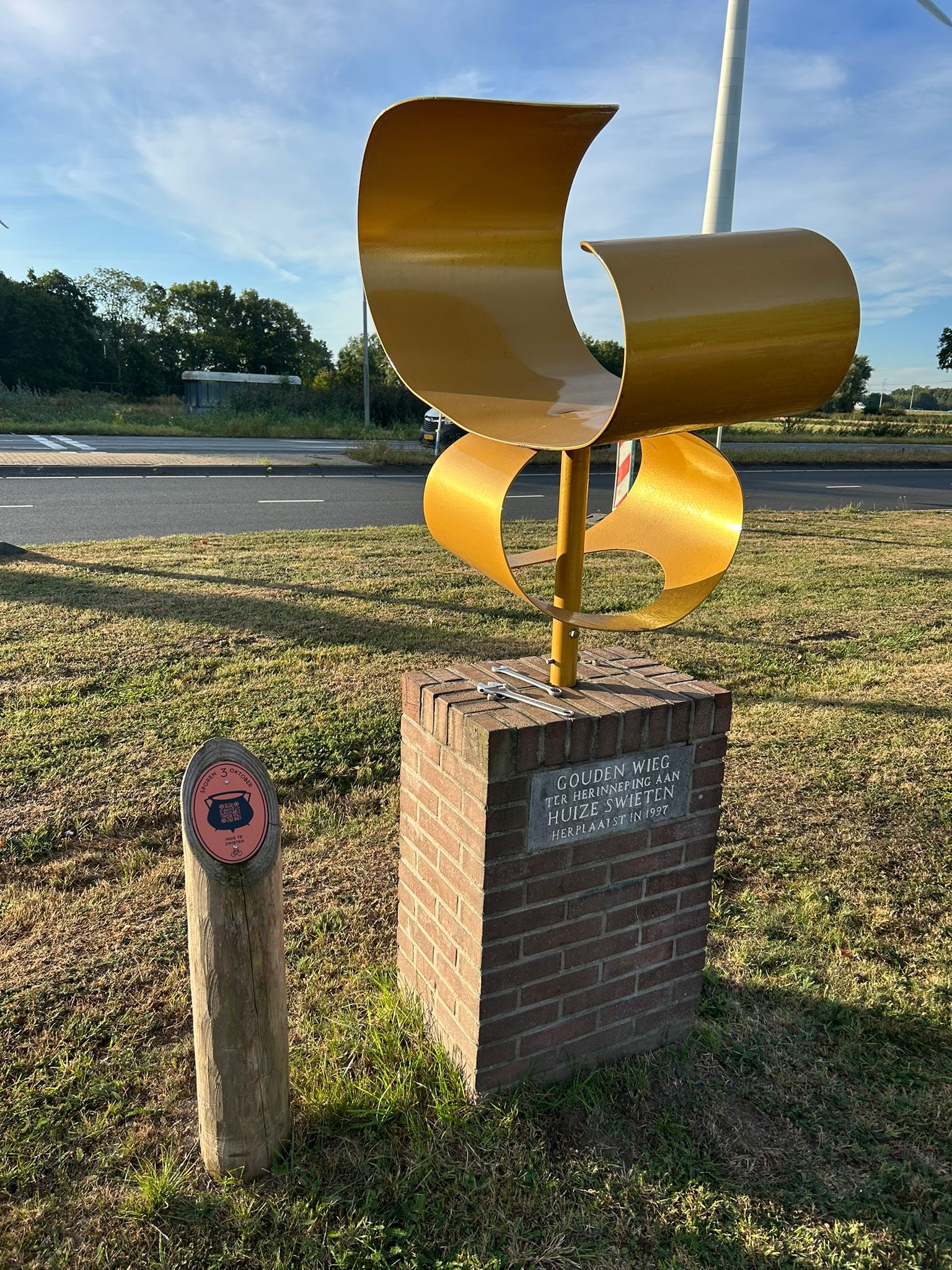 Kunstwerk De gouden wieg Kunstwerk van de Gouden wieg in Zoeterwoude